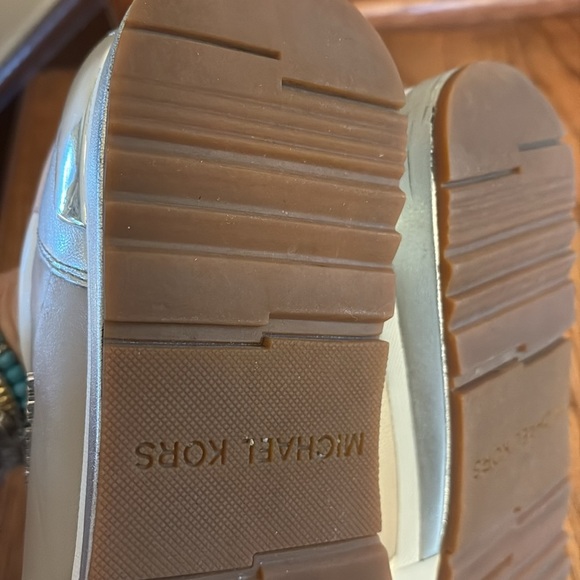 Michael Kors women’s Allie silver blush white lace up sneaker leather yoga 10 - Picture 11 of 12